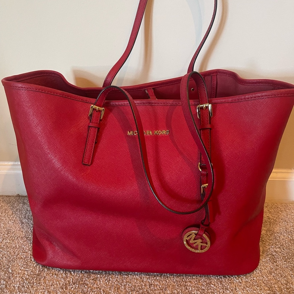 Michael Kors Jet set travel saffiano leather tote - cherry red